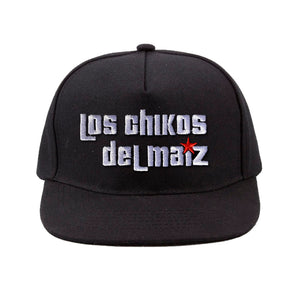 Gorra plana negra bordada logo LOS CHIKOS DEL MAÍZ
